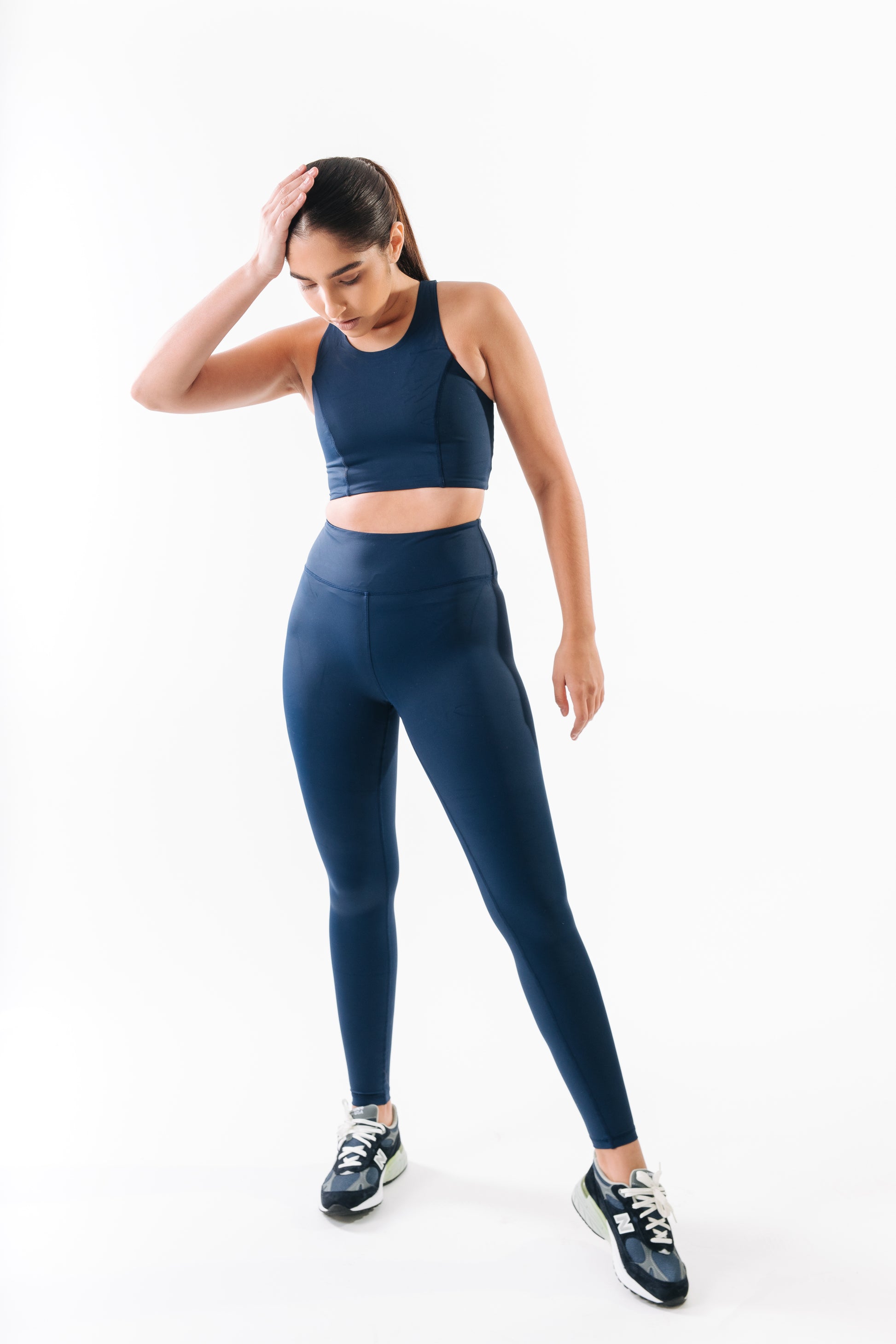 Women's sports leggings  Sustainable feminine sportswear